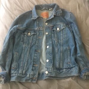 Levi’s boyfriend jacket